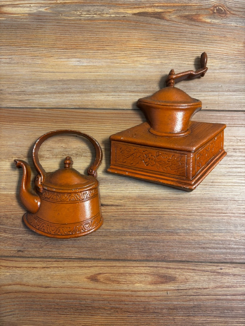 Vintage Rust-Orange Teapot & Coffee Grinder Wall Hooks - Kitchen Hanging Décor